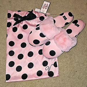 NWTS Victoria's Secret Satin Slippers ,+ Storage bag polka dots 9-10